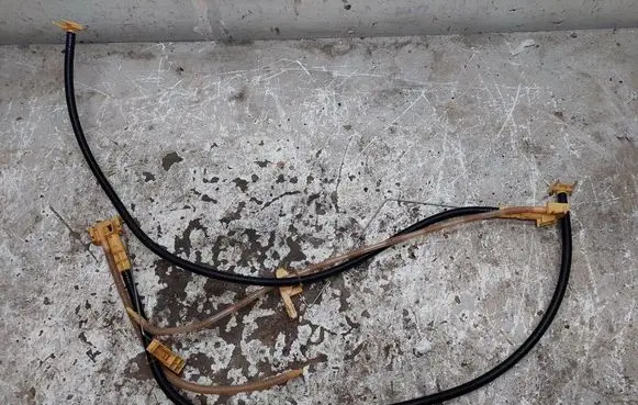 Volkswagen Touareg I Fuel line pipe 7L6919715