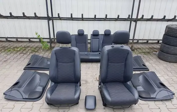 Nissan Pulsar Seat set