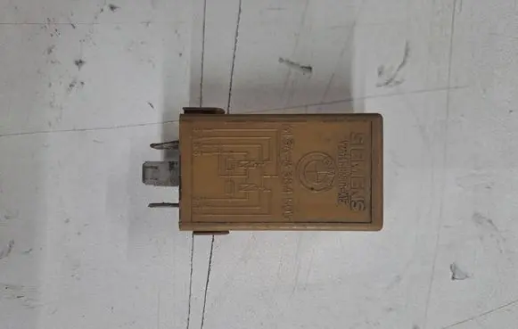 BMW 5 E39 Window wiper relay 8384505