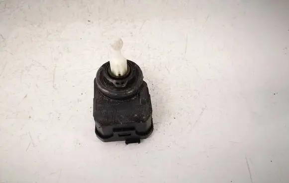 Volkswagen PASSAT B5.5 Headlight level adjustment motor 1J0941295C