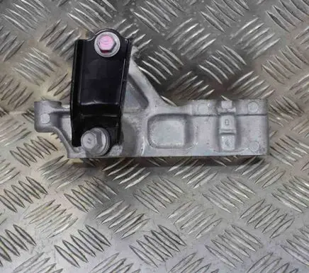 Lexus RX 450H Gearbox mounting bracket 