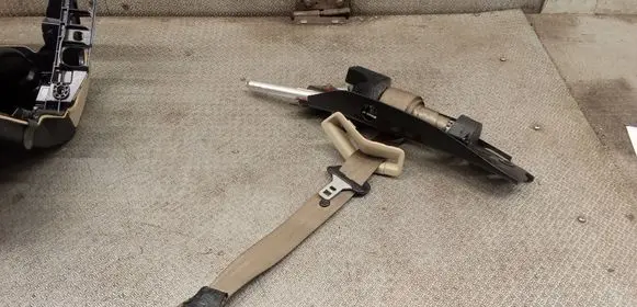 Volvo V70 Front seatbelt 39865064