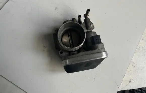 Volkswagen New Beetle Throttle valve 06A133062AB