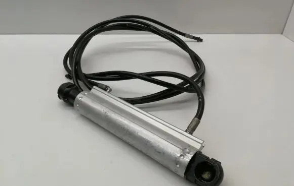 Volkswagen Eos Convertible roof main ram cylinder 2062030B