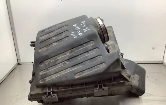 Opel Insignia A Air filter box 55560889