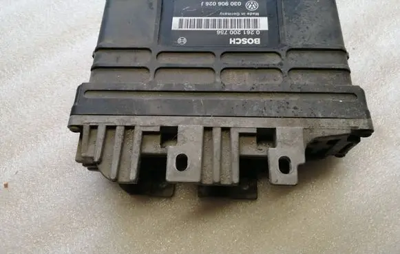 Volkswagen Golf III Engine control unit/module 030906026J 0261200756