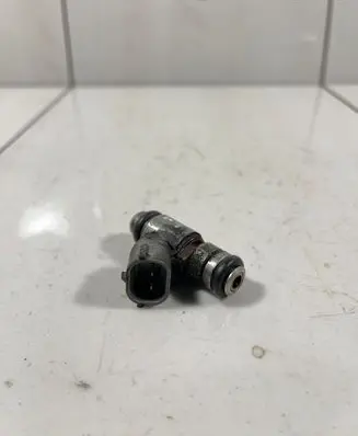 Volkswagen Golf IV Fuel injector 036031C