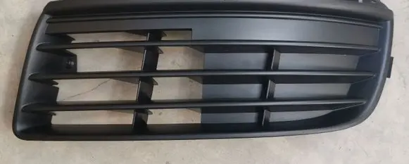 Volkswagen Jetta V Front bumper lower grill 1K0853665F