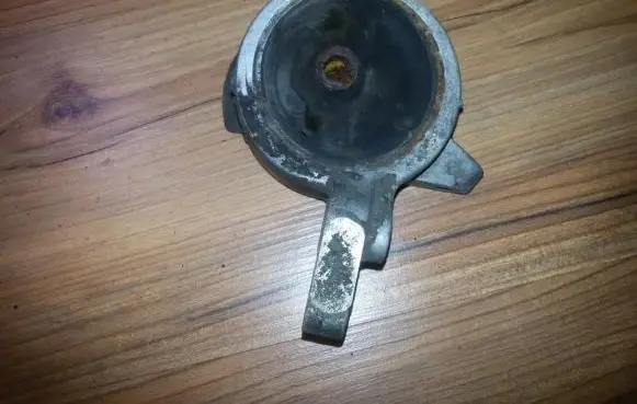 Nissan Almera Engine mount bracket