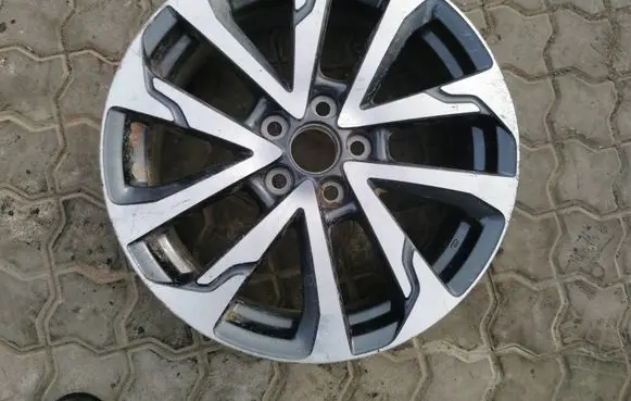 Toyota Corolla Cross R18 alloy rim 