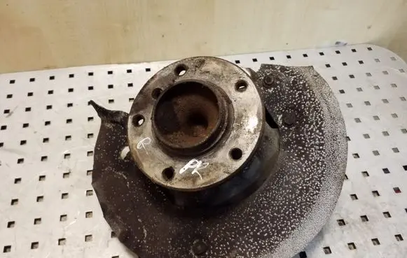 BMW 3 E90 E91 Front wheel hub 