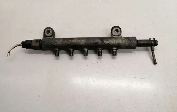Nissan Primera Fuel main line pipe