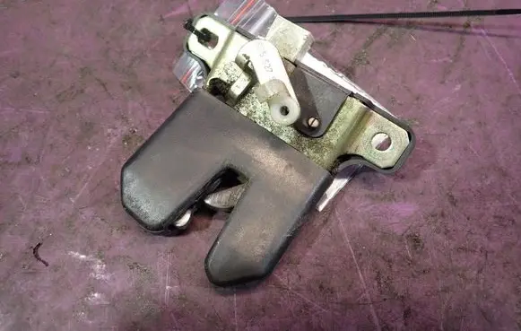 Audi A4 S4 B5 8D Tailgate/trunk/boot lock/catch/latch 