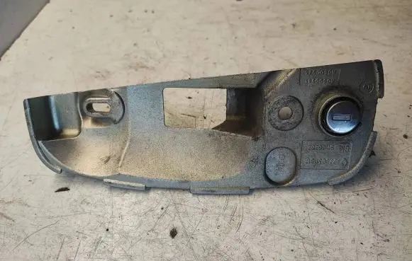 Renault Trafic II (X83) Front door coupe exterior handle/bracket 7700311817 91166252