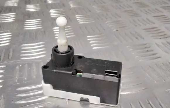 Ford Focus Headlight level adjustment motor A17906
