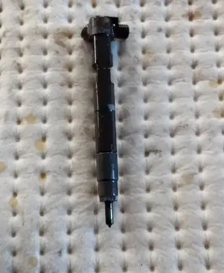 Mercedes-Benz E W212 Fuel injector a6510700587