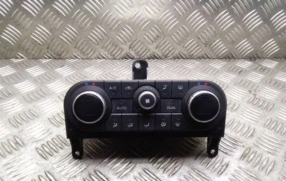 Nissan Qashqai+2 Climate control unit 27500BR47A