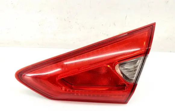 Nissan Pulsar Tailgate rear/tail lights