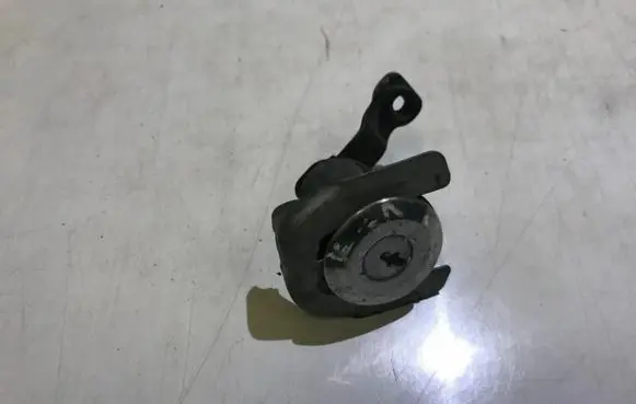 Renault Megane I Front door lock (next to the handle) 