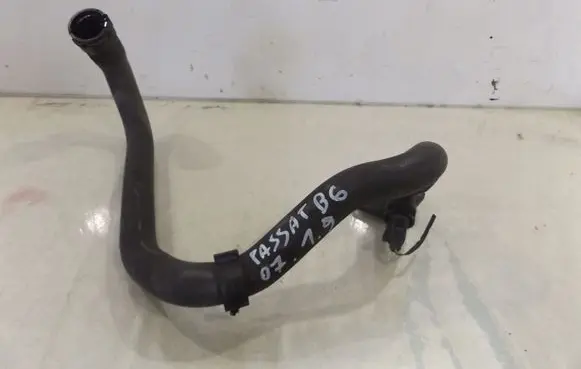Volkswagen PASSAT B6 Engine coolant pipe/hose