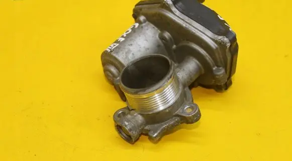 Volkswagen Golf VII Throttle valve 04L131501M