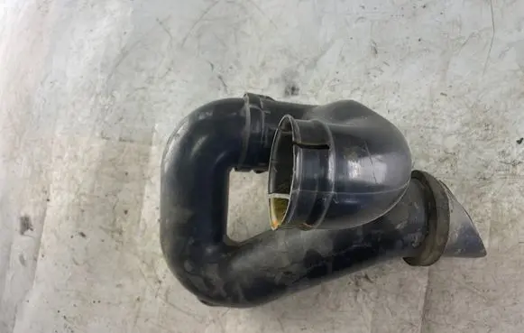 Mitsubishi Pajero Sport I Air intake duct part