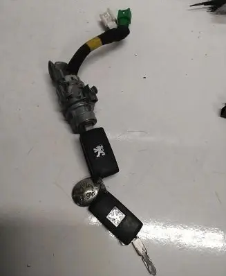 Peugeot 607 Ignition lock N0500109
