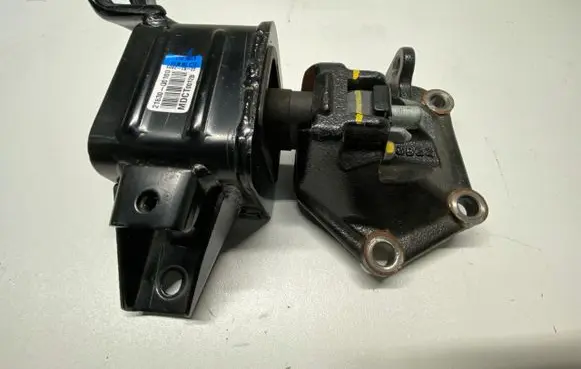 Hyundai Bayon Gearbox mounting bracket