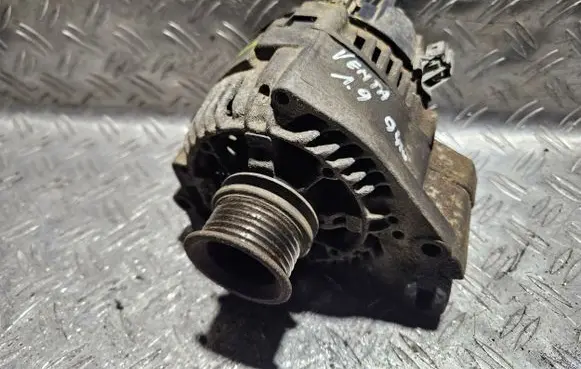 Volkswagen Golf III Generator/alternator 030903023B