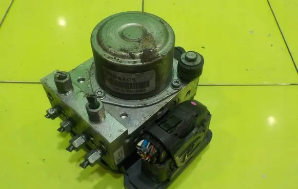 Nissan Juke I F15 ABS Pump 476601KC1B