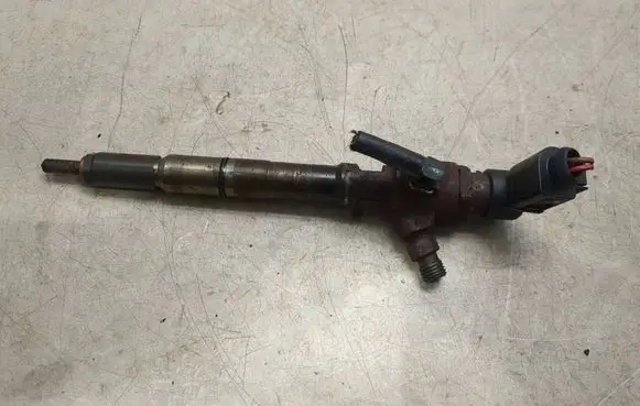 Volkswagen Caddy Fuel injector 03l130277b