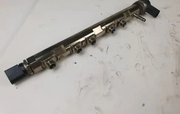 BMW 5 F10 F11 Fuel main line pipe 0281002949 7809128 0445214183