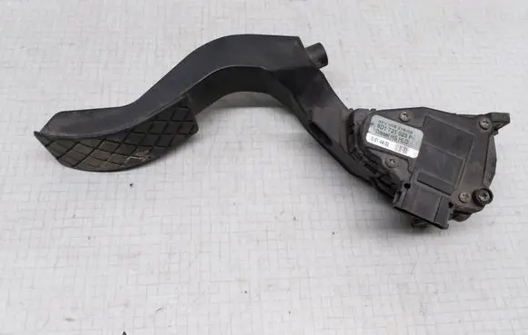 Volkswagen PASSAT B5.5 Accelerator throttle pedal 8D1721523F 6PV00837603