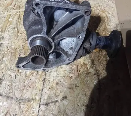 Nissan X-Trail T30 Gearbox transfer box case 