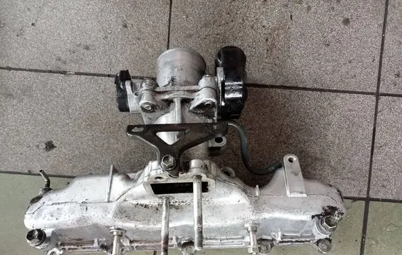 Toyota Avensis T250 Intake manifold 000