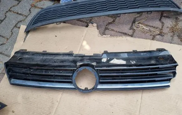 Volkswagen Polo V 6R Front bumper upper radiator grill 6C0853651K