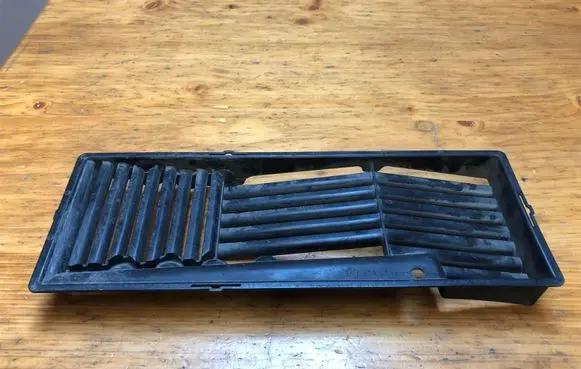 Volkswagen Touran I Air filter box cover 3C0129668B