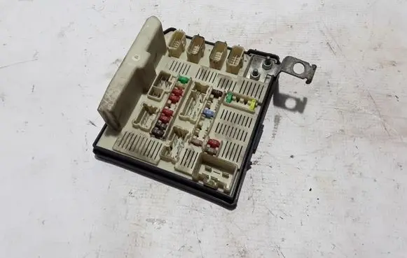 Renault Kangoo I Fuse module 8200451901