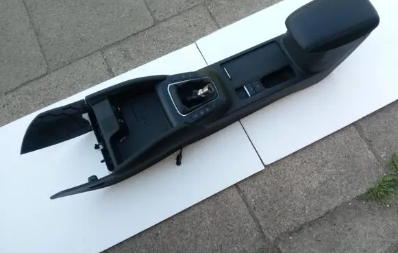 Ford Focus Center console JX73A044E06AEW NE70716