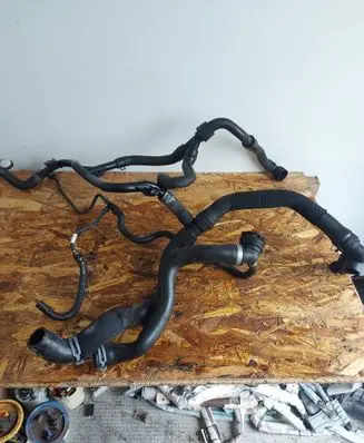 Seat Leon (5F) Engine coolant pipe/hose 04E121070AJ