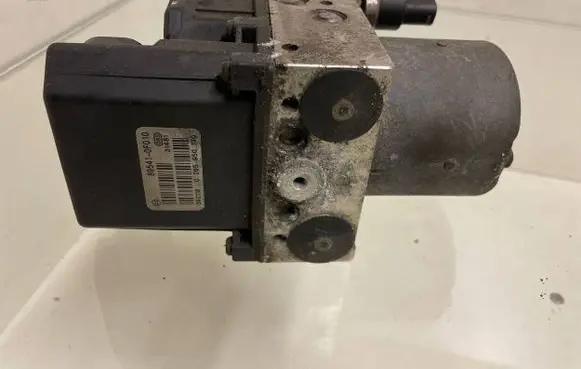 Toyota Corolla Verso E121 ABS Pump 445400F010