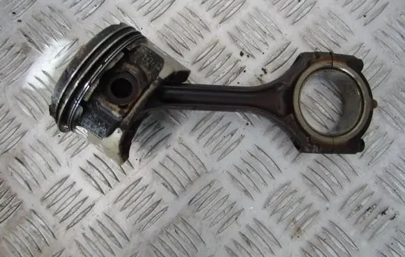 Renault Laguna I Piston with connecting rod