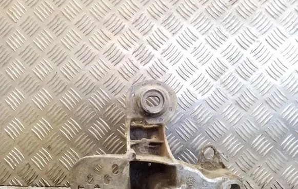 Volkswagen PASSAT B5.5 Engine mounting bracket 8E0199351