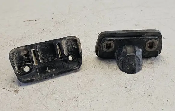 Volkswagen Caddy Sliding door check strap stopper 2K0827683B