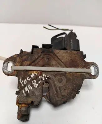 Loading door lock