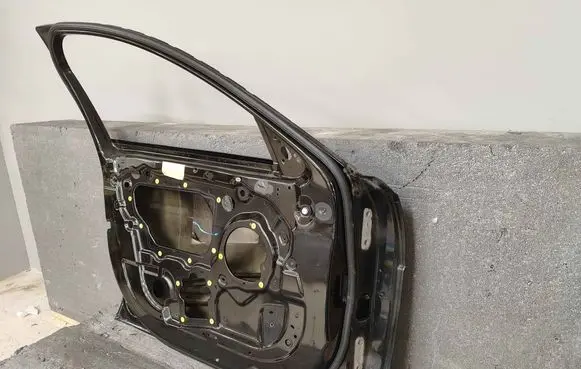 Jaguar XE Front door T4N2633