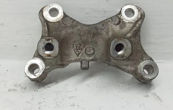 Honda Civic IX Engine mounting bracket