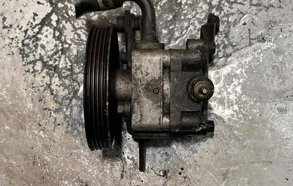 Mazda Premacy Power steering pump B26K32650B 98184043