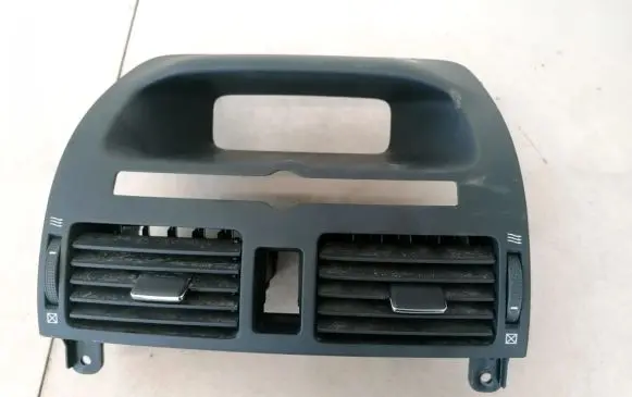 Toyota Avensis T250 Dash center air vent grill