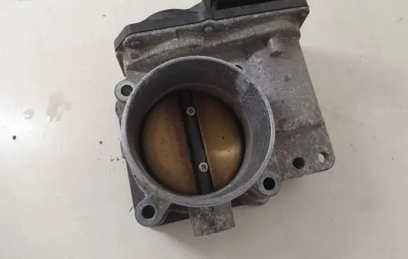 Volvo V70 Throttle valve 30711551